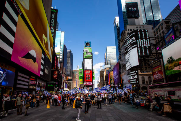 ex-pat manifestants israéliens à times square new york - benjamin netanyahu photos et images de collection