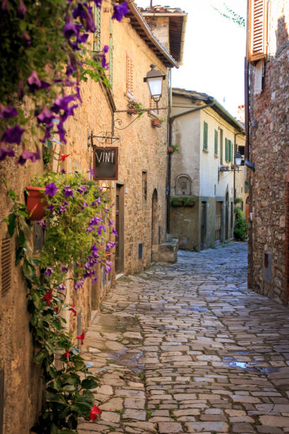 tuscany street - beautiful famous place ideas construction photos et images de collection