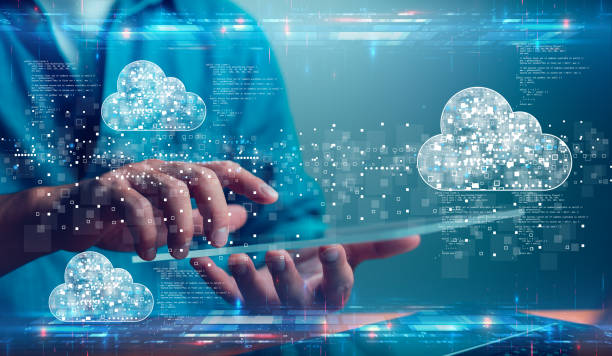 businessman with cloud computing diagram show on virtual screen. cloud technology. data storage, data transfer, networking and internet service concept, technology internet storage network. - cloud computing stockfoto's en -beelden