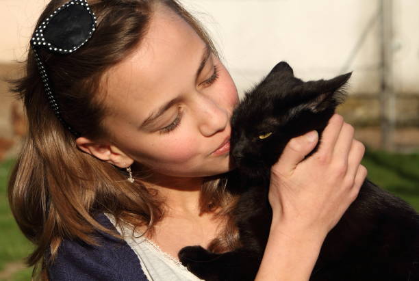 istock young girl with cat 171056779
