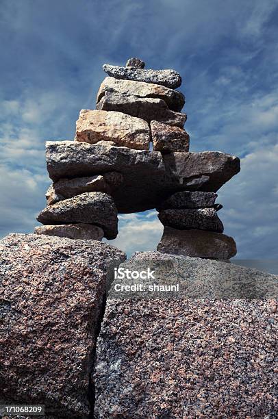 Inuksuk Foto de stock y más banco de imágenes de Canadá - Canadá, Conceptos, Cultura canadiense