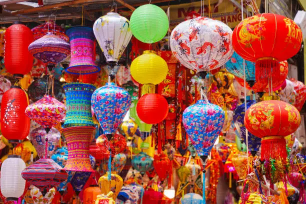 Hang Ma – Hàng Mã Street, a bustling yet vibrant destination in Hanoi Old Quarter, has existed for hundreds of years. It is home to paper votive offerings and children’s toys. The history of Hang Ma is incredible.