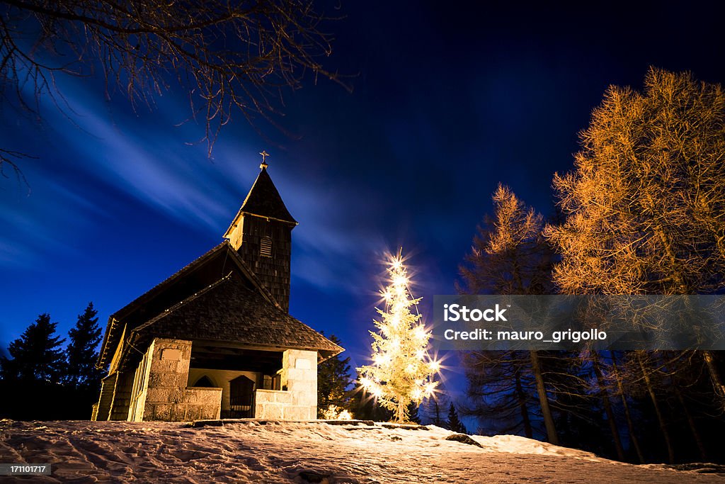 산 중에 크리스마스 교회 - 로열티 프리 교회 스톡 사진