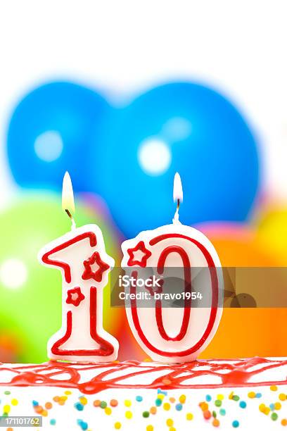 Pastel De Cumpleaños Para 10 Foto de stock y más banco de imágenes de Cumpleaños - Cumpleaños, Número 10, Tarta - Postre