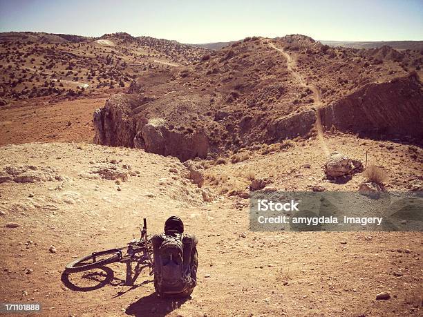Mobilestock Andar De Bicicleta De Montanha - Fotografias de stock e mais imagens de Bicicleta - Bicicleta, Perto, Ciclismo