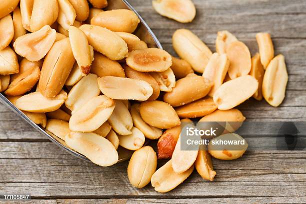 Cuchara De Peanuts Foto de stock y más banco de imágenes de Alimento - Alimento, Cacahuete - Fruto seco, Color - Tipo de imagen