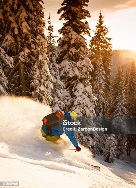 Polvo De Esquí Foto de stock y más banco de imágenes de Esquí - Deporte - Esquí - Deporte, Puesta de sol, Accesorio de cabeza