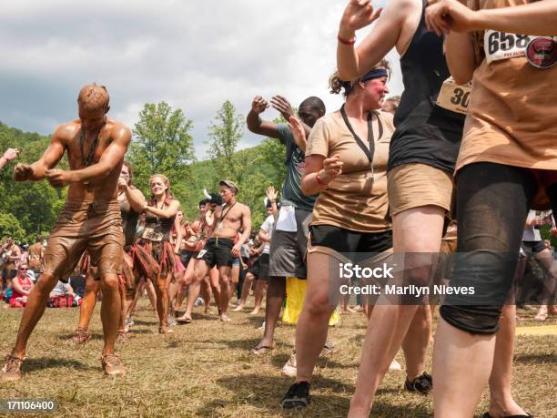 Corrida Na Lama Dança - Fotografias de stock e mais imagens de Andar - Andar, Ao Ar Livre, Arte, Cultura e Espetáculo