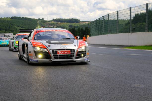 audi r8 lms carro de corrida - fia imagens e fotografias de stock