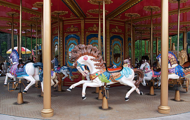 caballos de carrusel (merry-go-round) - carousel horses fotografías e imágenes de stock