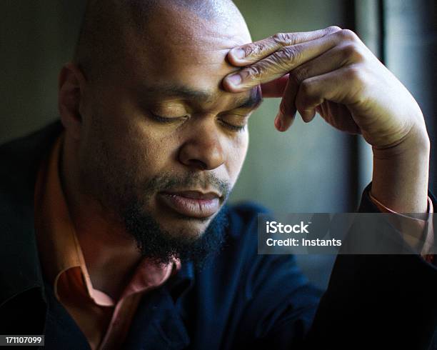 Erschöpft Stockfoto und mehr Bilder von Afrikanischer Abstammung - Afrikanischer Abstammung, Afro-Karibischer Abstammung, Augen geschlossen