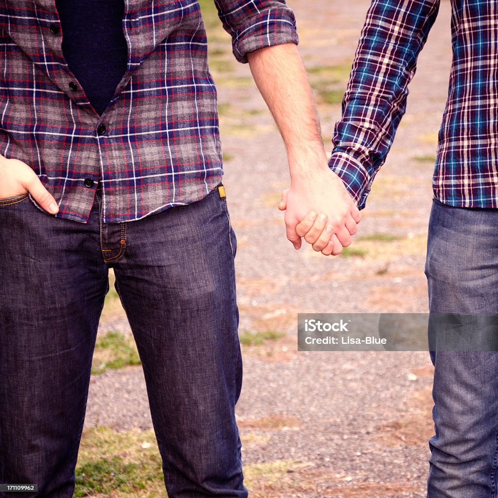 Casal Homossexual de mãos dadas - Royalty-free 20-24 Anos Foto de stock