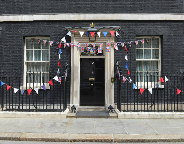 numero 10 con bunting - whitehall street downing street city of westminster uk foto e immagini stock