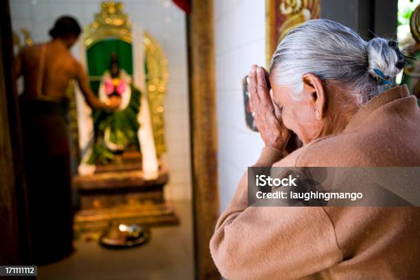 Seetha 고급형 힌두교식 관자놀이 누와라 엘리야 스리랑크 여자 노인에 대한 스톡 사진 및 기타 이미지 - 여자 노인, 기도하기, 스리랑카