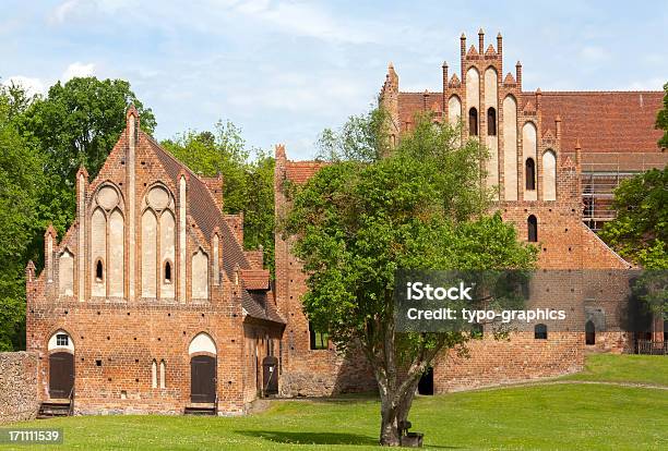 Chorin Abbey - Fotografie stock e altre immagini di Eberswalde - Eberswalde, Abbazia, Albero