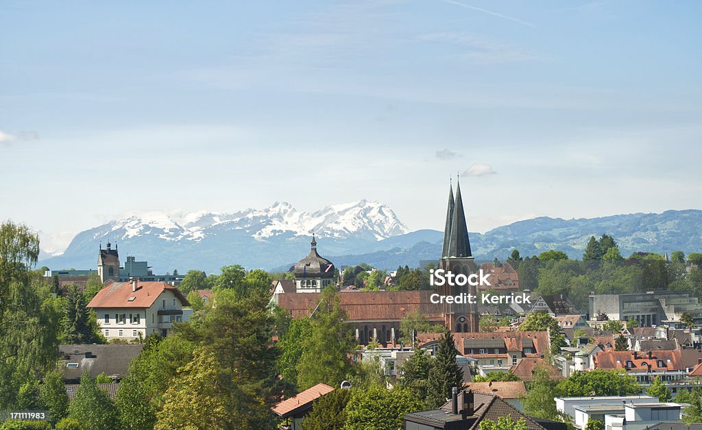Kirche Bregenz/Österreich und mountain Santis - Lizenzfrei Bregenz Stock-Foto