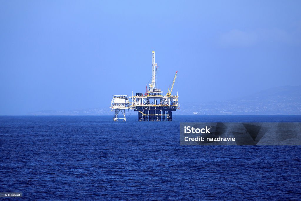 Piattaforma petrolifera Offshore Rig sull'Oceano Pacifico - Foto stock royalty-free di Pozzo petrolifero