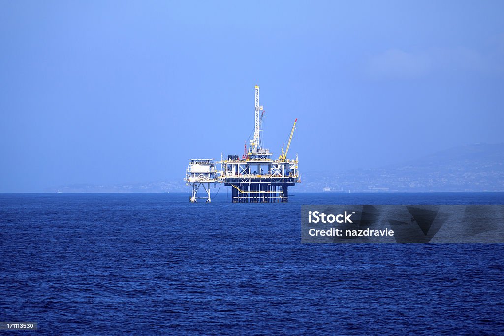 Offshore plataforma de plataforma de petróleo no Oceano Pacífico - Royalty-free Poço de Petróleo Foto de stock