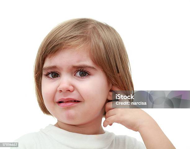 Criança Com Dor De Ouvidos - Fotografias de stock e mais imagens de Criança - Criança, Otite, Dor de ouvido
