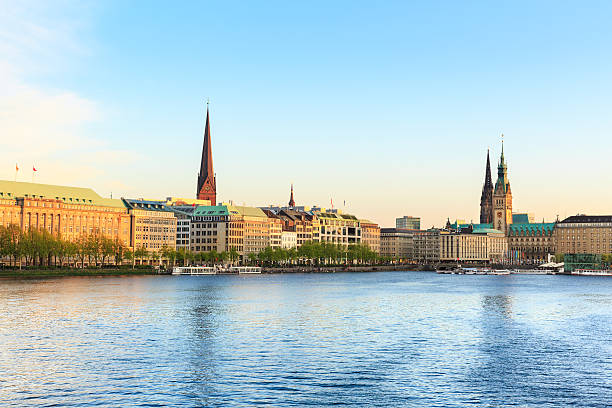 istock Hamburg Alster Lake, Town hall 171114826