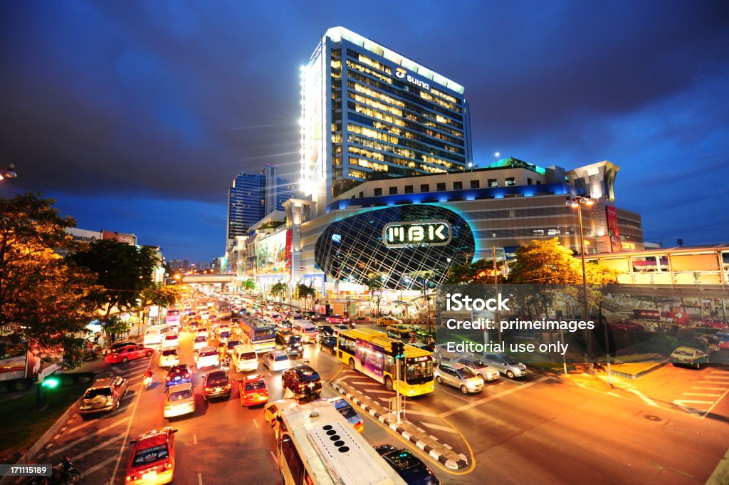 Bangkoku w nocy - Zbiór zdjęć royalty-free (Architektura)