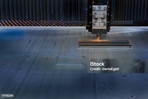 Taglio Laser Metallo - Fotografie stock e altre immagini di Macchinario - Macchinario, Industria pesante, Produrre
