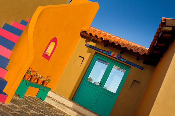 mexicain arquitectura al atardecer-estilo santa fé - santa fe new mexico mexico adobe house fotografías e imágenes de stock