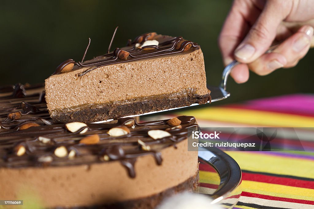 Delicioso bolo de chocolate e mousse de sobremesa - Foto de stock de Bolo royalty-free