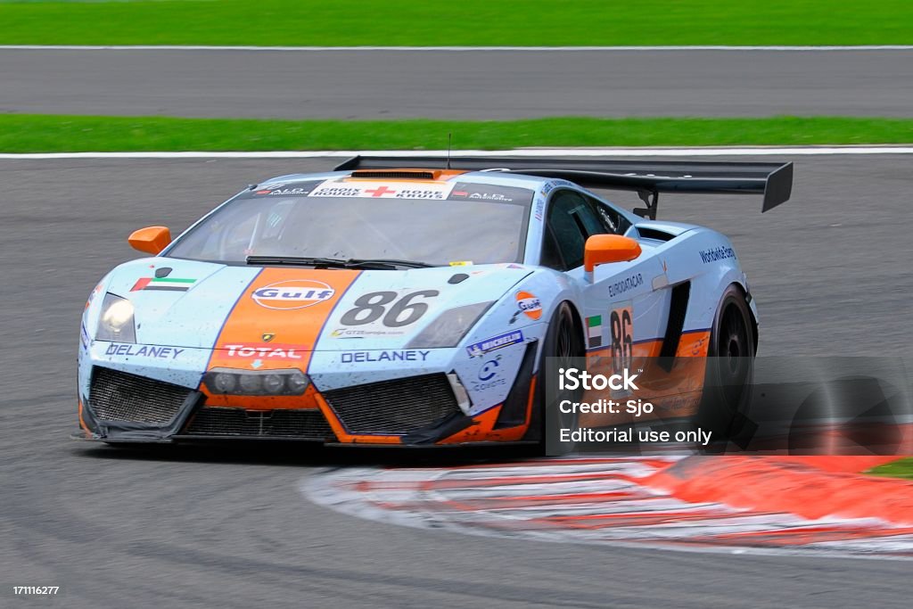 Lamborghini Gallardo voiture de course sur la piste de course de Spa - Photo de Activité libre de droits