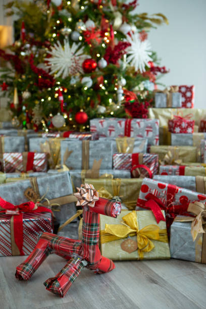 istock Christmas tree surrounded with gifts 1711164898