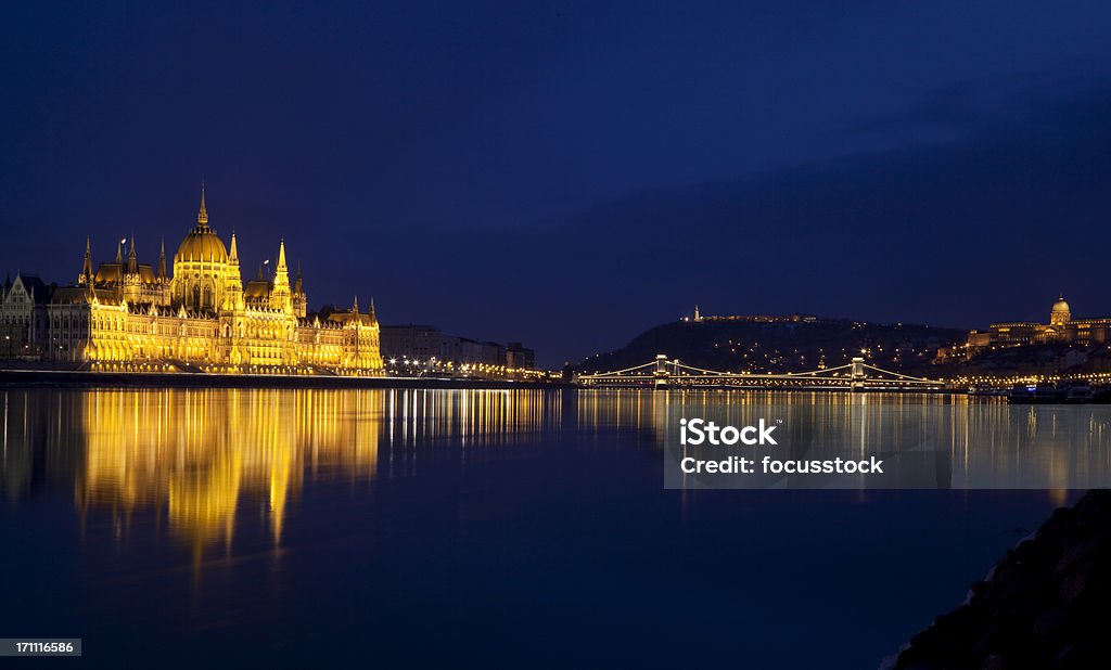 Parlement hongrois à Budapest, de nuit - Photo de Architecture libre de droits