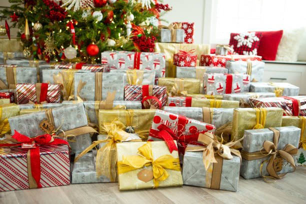 istock Christmas tree surrounded with gifts 1711166012