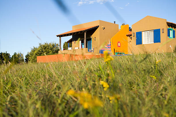 mexicain arquitectura al atardecer-estilo santa fé - santa fe new mexico mexico adobe house fotografías e imágenes de stock