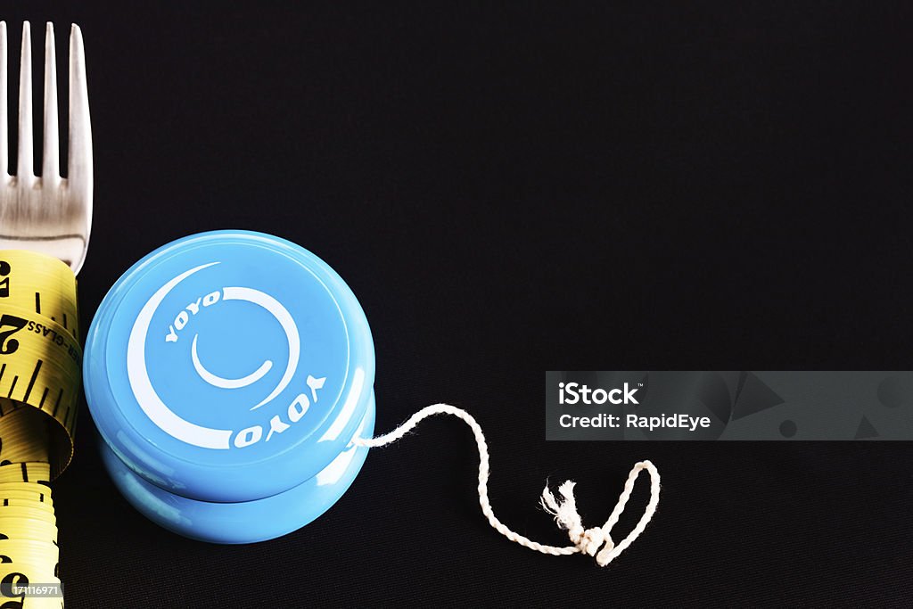 yo-yo de dieta ilustrado de fita métrica e mesa - Foto de stock de De Dieta royalty-free