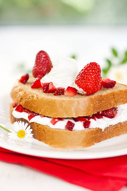 Sandwich with cottage cheese and Strawberries