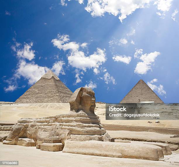 Piramidy W Gizie - zdjęcia stockowe i więcej obrazów Piramida Cheopsa - Piramida Cheopsa, Sfinks - Giza, Piramida - Konstrukcja budowlana