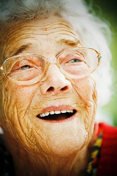 szczęśliwy starszy dama - aging process affectionate vitality awe zdjęcia i obrazy z banku zdjęć