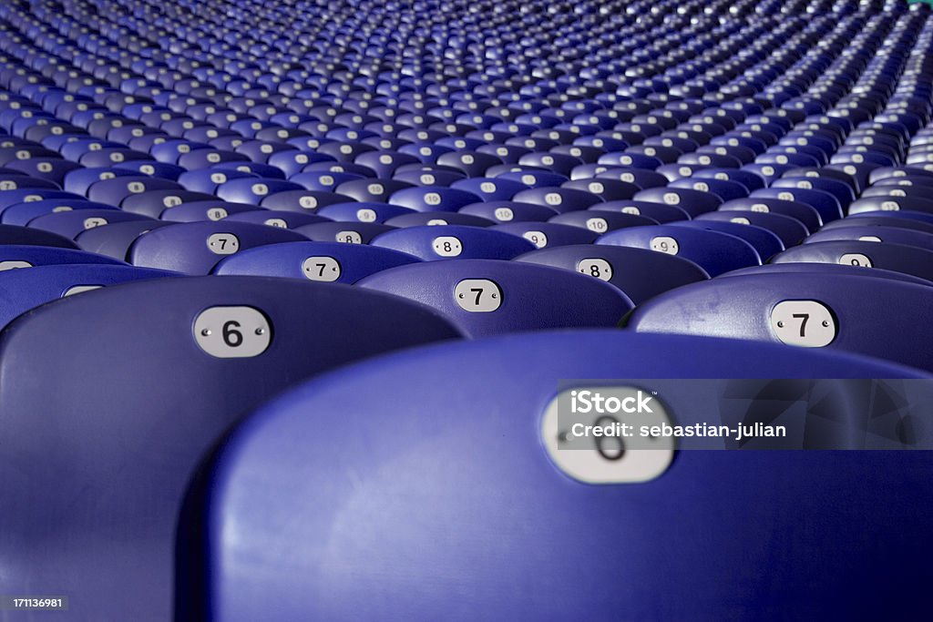 Grupo grande de plasitc para en la estación de fútbol de munich - Foto de stock de Estadio libre de derechos