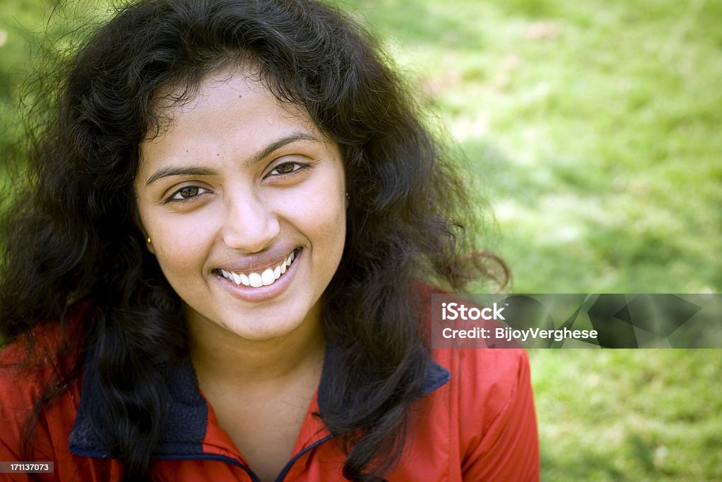 Młoda dziewczyna uśmiech - Zbiór zdjęć royalty-free (Adolescencja)