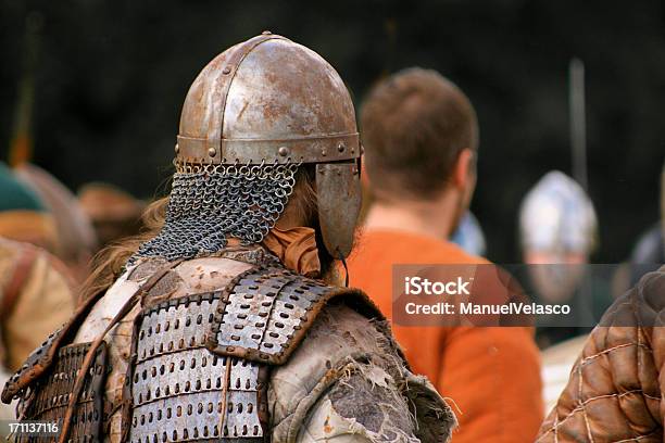 Medieval Reconstituição - Fotografias de stock e mais imagens de Capacete tradicional - Capacete tradicional, Viking, Ao Ar Livre