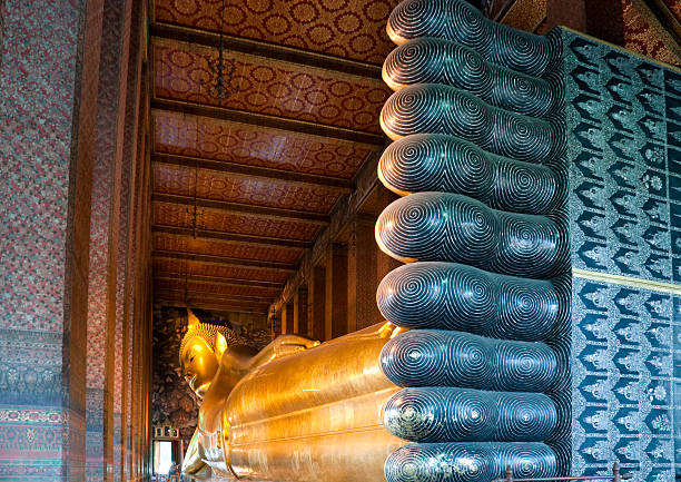 istock Reclining Buddha At Wat Pho 171137141