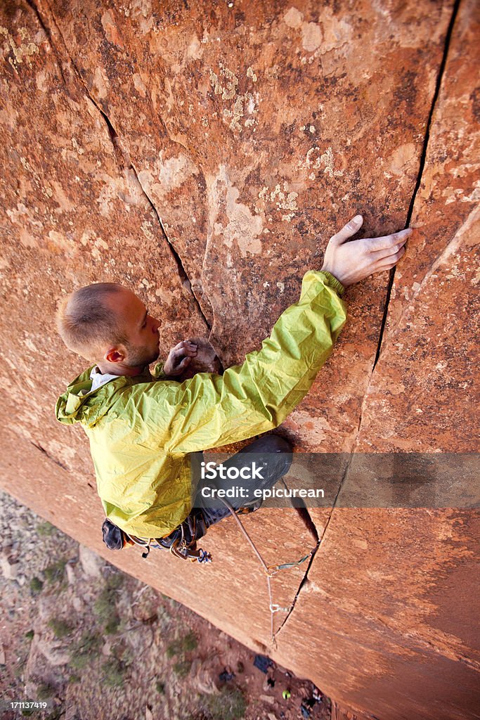 Crack escalada en Utah en Indian Creek - Foto de stock de 20 a 29 años libre de derechos