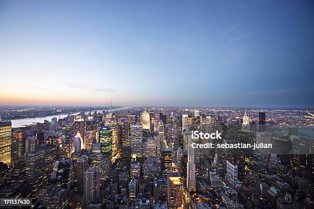 New York Grattacieli Nel Crepuscolo - Fotografie stock e altre immagini di New York - Città - New York - Città, Affari, Affollato