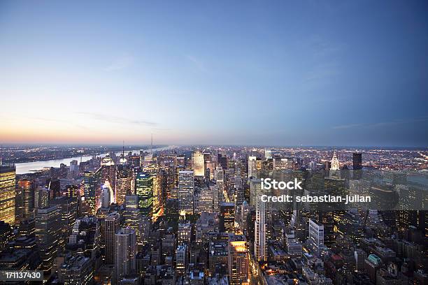 Foto de Arranhacéus De Nova York Ao Crepúsculo e mais fotos de stock de New York City - New York City, Amarelo, Arranha-céu