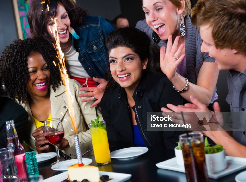 Grupo de amigos comemorando - Foto de stock de Cheesecake royalty-free