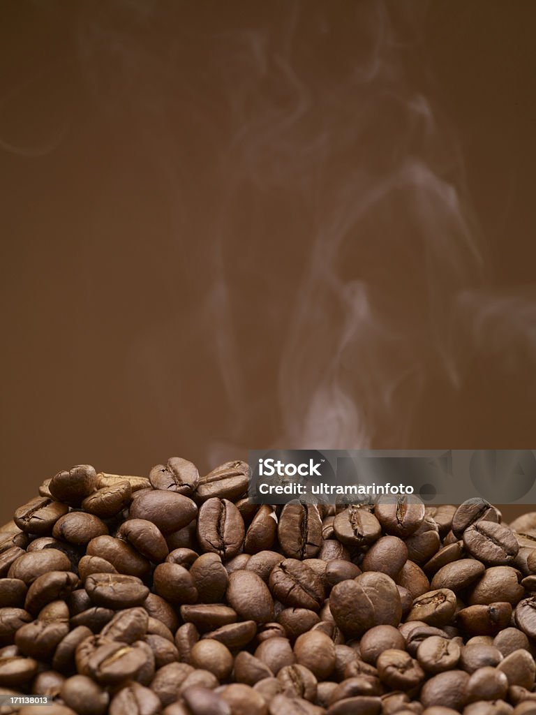 Granos de café - Foto de stock de Grano de café tostado libre de derechos