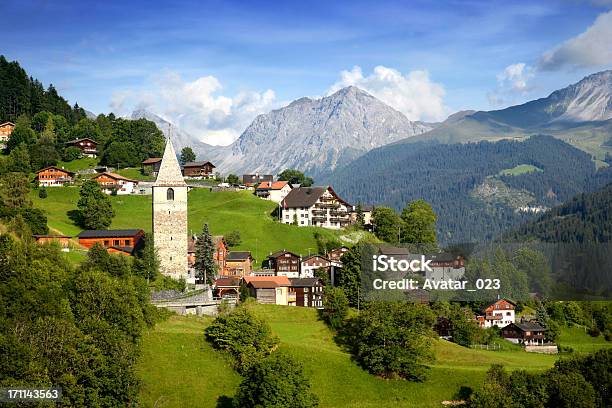 Aldeia De Franco Suíço - Fotografias de stock e mais imagens de Gstaad - Gstaad, Suíça, Aldeia