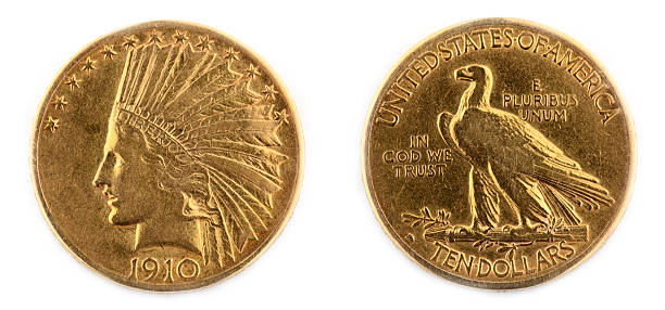 изолированные и золотых монет - number 10 gold business paper currency стоковые фото и изображения