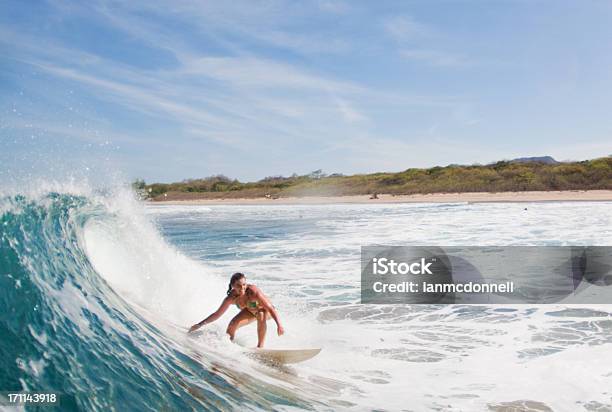 Foto de Surfista e mais fotos de stock de Surfe - Surfe, Costa Rica, Mulheres