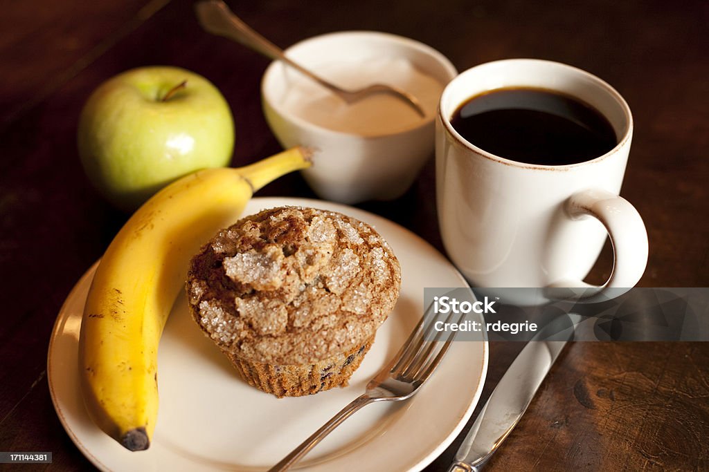 Muffin aux myrtilles petit déjeuner équilibré - Photo de Aliment libre de droits